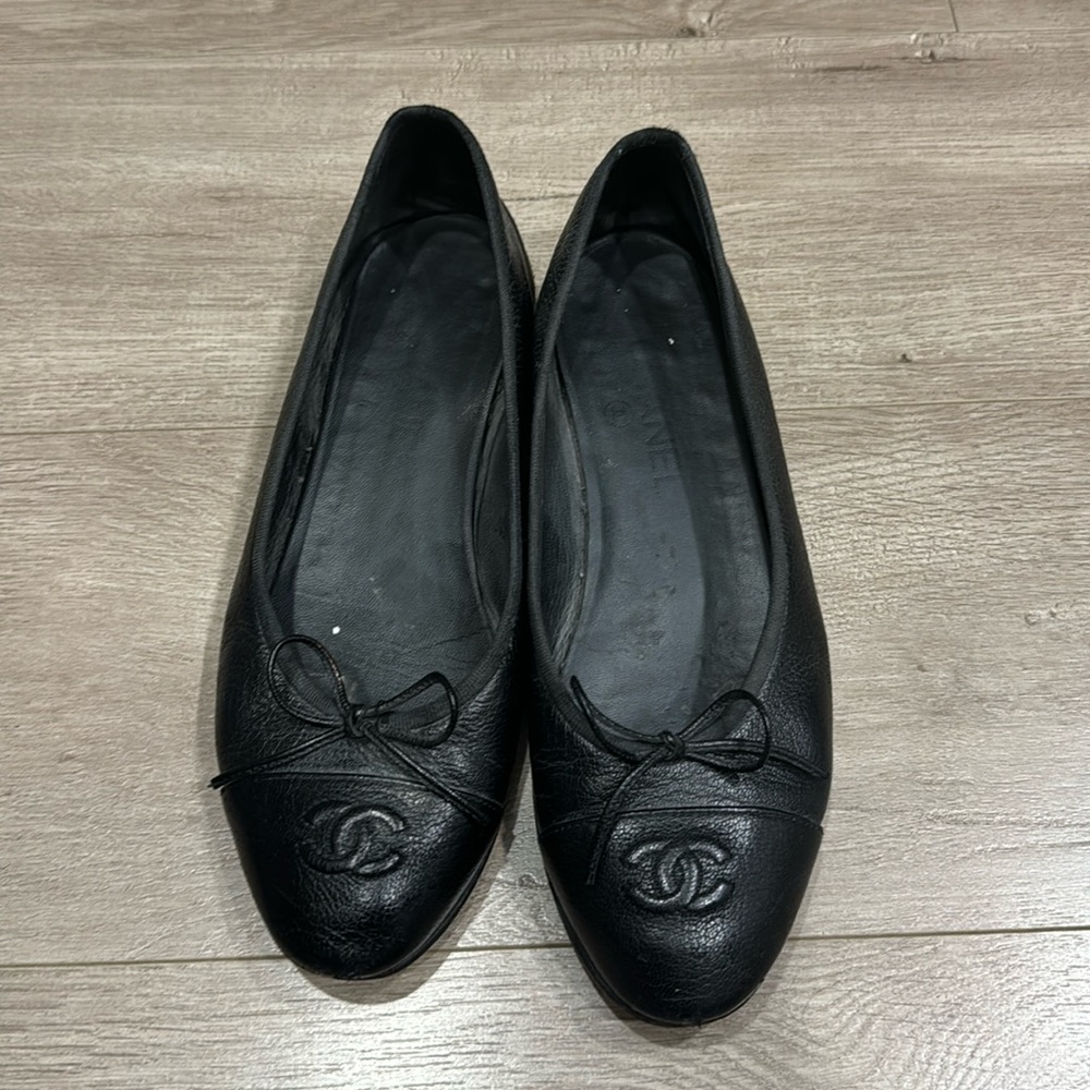 Chanel black flats with pebble leather